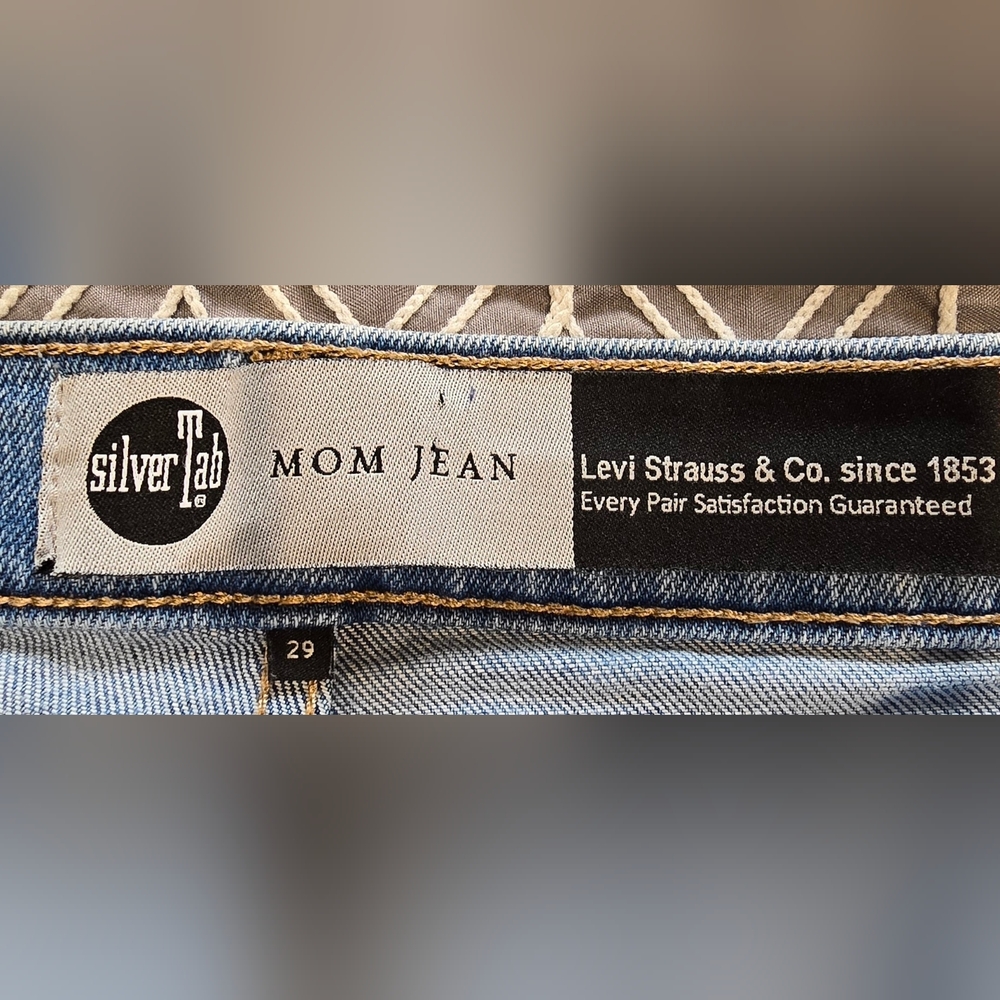 Levi SilverTab Mom Distressed Jeans Size 29 - Picture 7 of 9